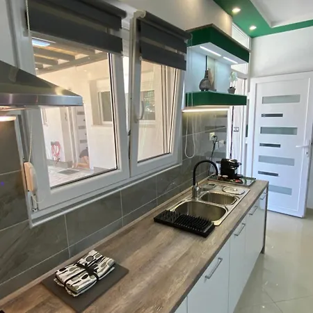 Yela Apartament *